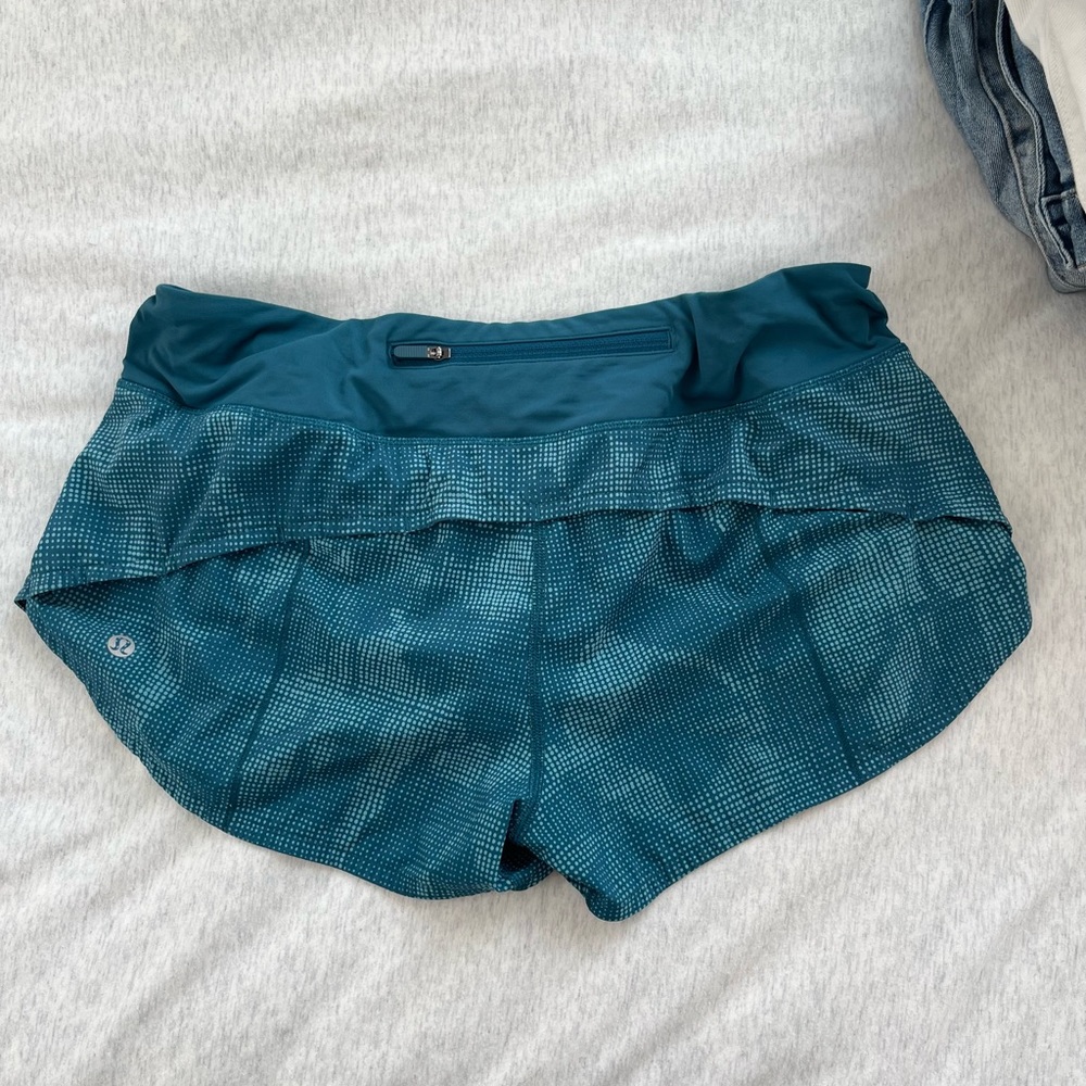 Lulu lemon low rise speed up lined shorts 2.5” size 6